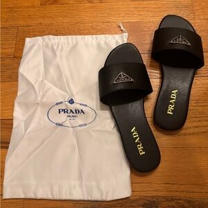 Triangle logo black leather slide 39 Prada